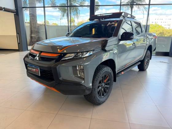 MITSUBISHI L200 TRITON 2.4 16V TURBO DIESEL SPORT SAVANA CD 4P 4X4 AUTOMÁTICO MITSUBISHI L200 TRITON 2.4 16V TURBO DIESEL SPORT SAVANA CD 4P 4X4 AUTOMÁTICO